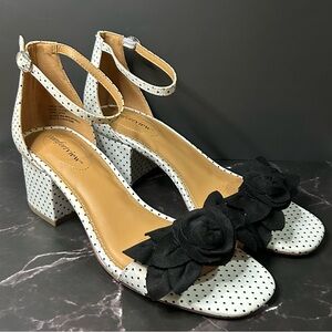 Comfortview Ona White Polka Dot Heels with Black Floral Detail Size 9.5